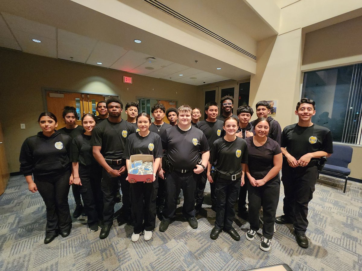 ExplorersDallas's tweet image. One of our parents sent cookies to wish our Explorers from Post 7980 luck on their competition this weekend! Thank you Mrs. Starling 🍪🚔 #DPDExplorers #JoinDPD @DallasPD @DPYF4Kidz