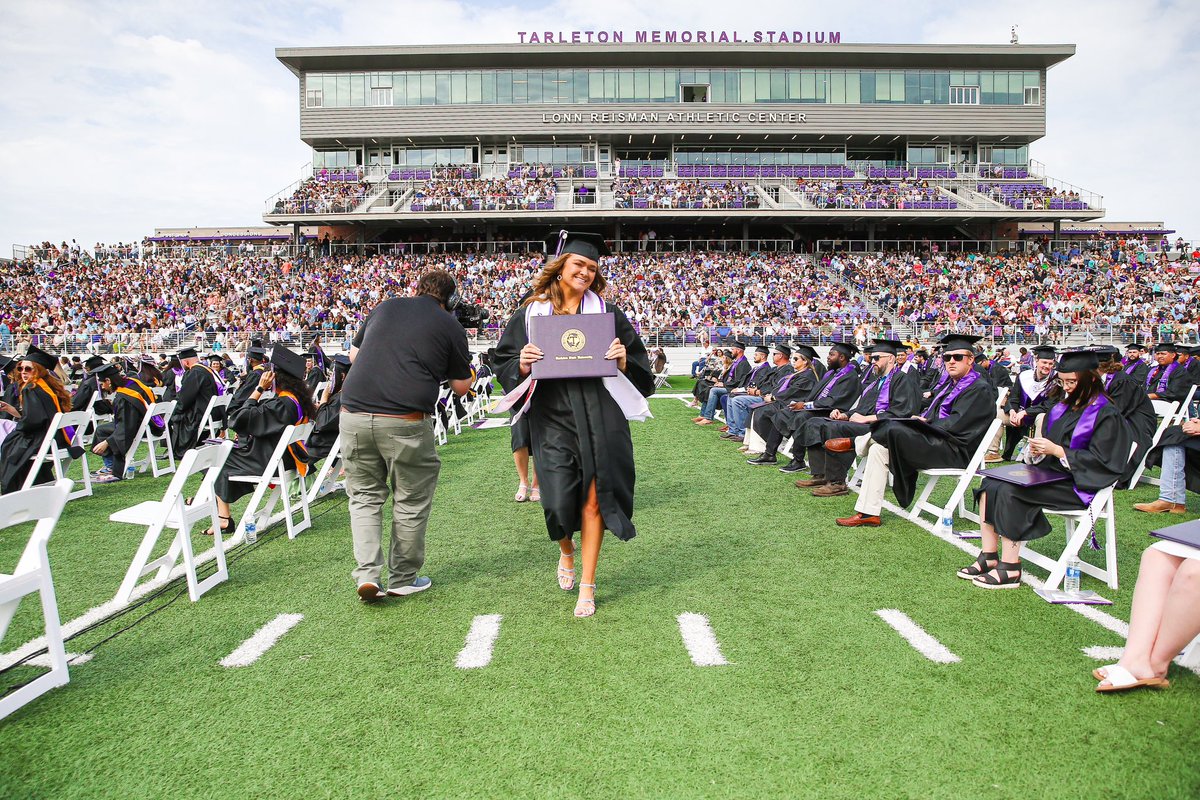 From dugouts to diploma 🎓 Kiana Gibson received her Bachelor of Kinesiology with a concentration in Exercise Sports and Studies! Congratulations Kiana! #TarletonGrad