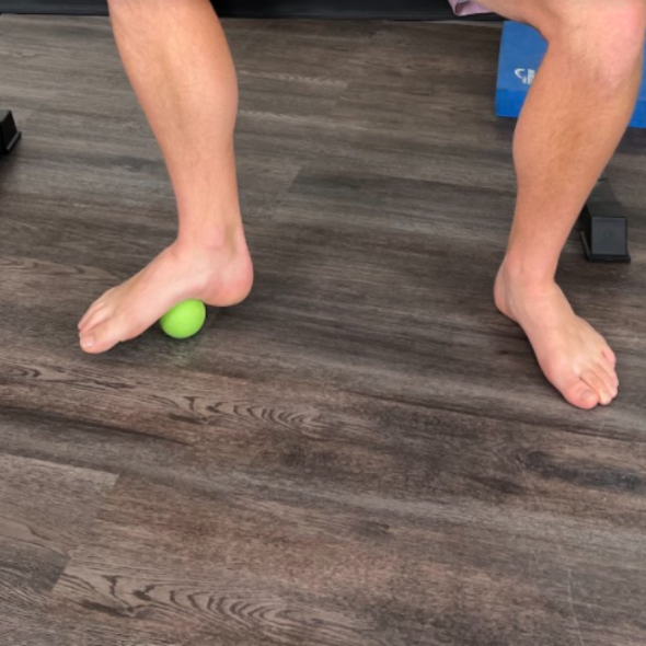 When the structures in the bottom of the feet are neglected and become tight, it is common that inflammation and pain will follow. Therefore, it is a good idea to regularly roll out your feet with a ball. Lacrosse or golf balls work great for this drill: runottawa.ca/three-importan…