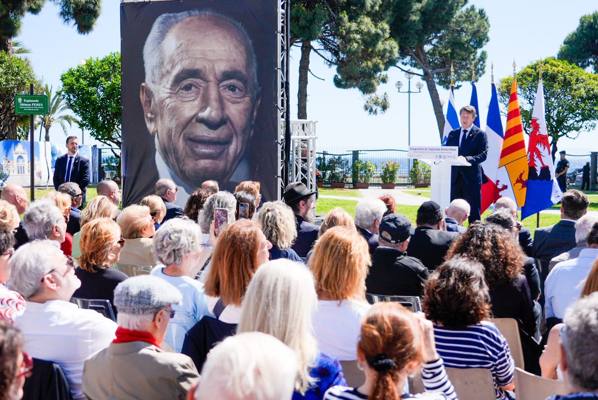 Nous aurions bien besoin de la lucidité, de la conviction et du courage de Shimon Peres pour faire face à l’horreur du 7 octobre où 130 otages, dont 3 français, sont toujours entre les mains du Hamas. #Nice06 honore ce grand homme en nommant une esplanade en son hommage.