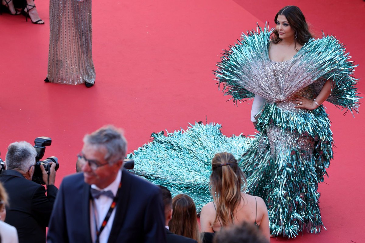 Absolutely stunning !! 
Aishwarya Rai at Cannes 2024 💖
#AishwaryaRai
#cannes2024