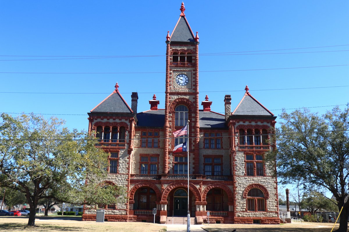 #photooftheday #photographyisart #landscape #courthouse #archetecture #smalltown #travel #photography #clocks <a href="/TejasBob/">Texas Bob</a>