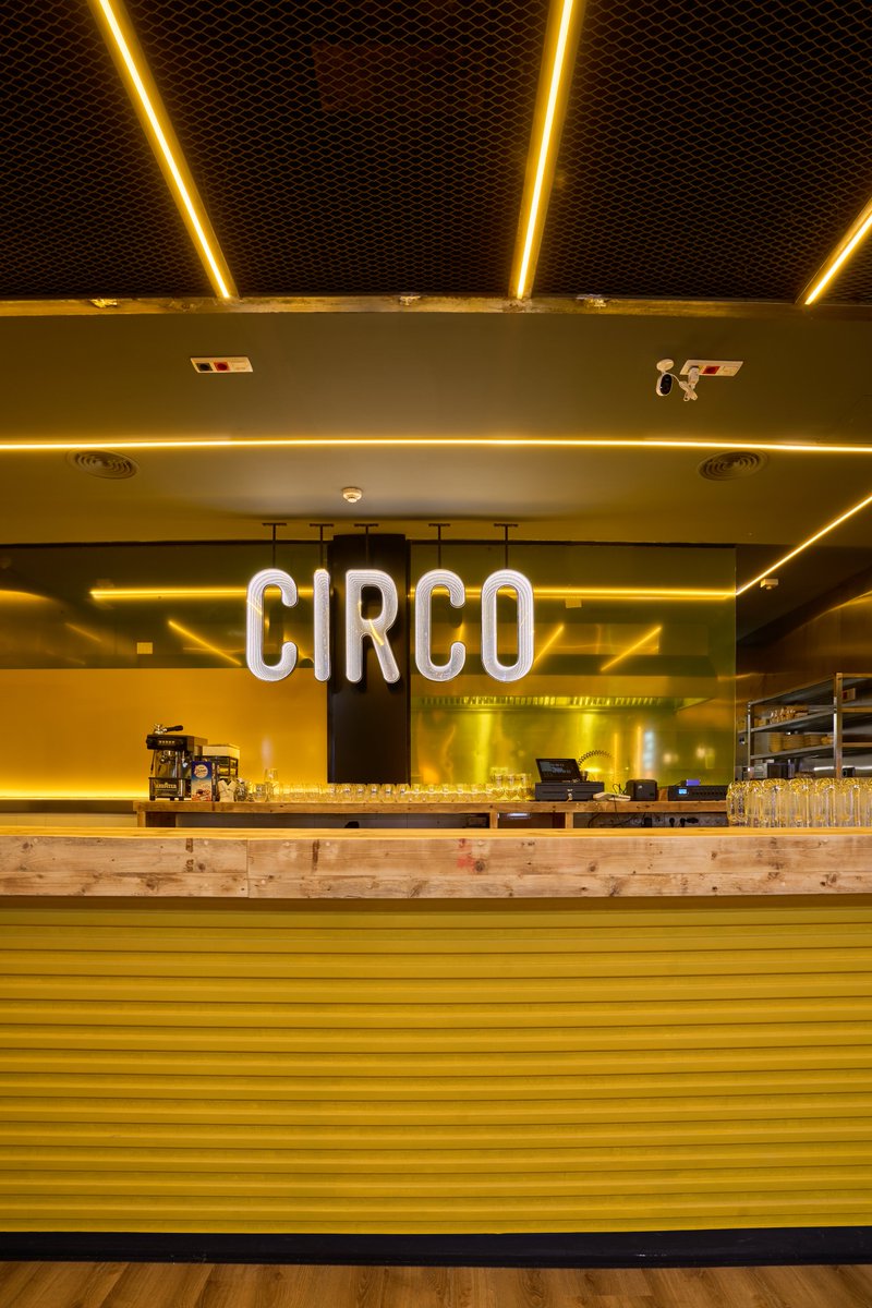 GaastroSpain's tweet photo. En #CircoBurger, la pasión por la calidad y la excelencia en cada detalle son los pilares fundamentales que han convertido a esta cadena de restaurantes en un referente indiscutible en el mundo de las #hamburguesas 🍔
#gastrospain #burger #gastro
+ info 👇🏼
https://t.co/UOA0b5QKTp https://t.co/v5AyOQhgFP