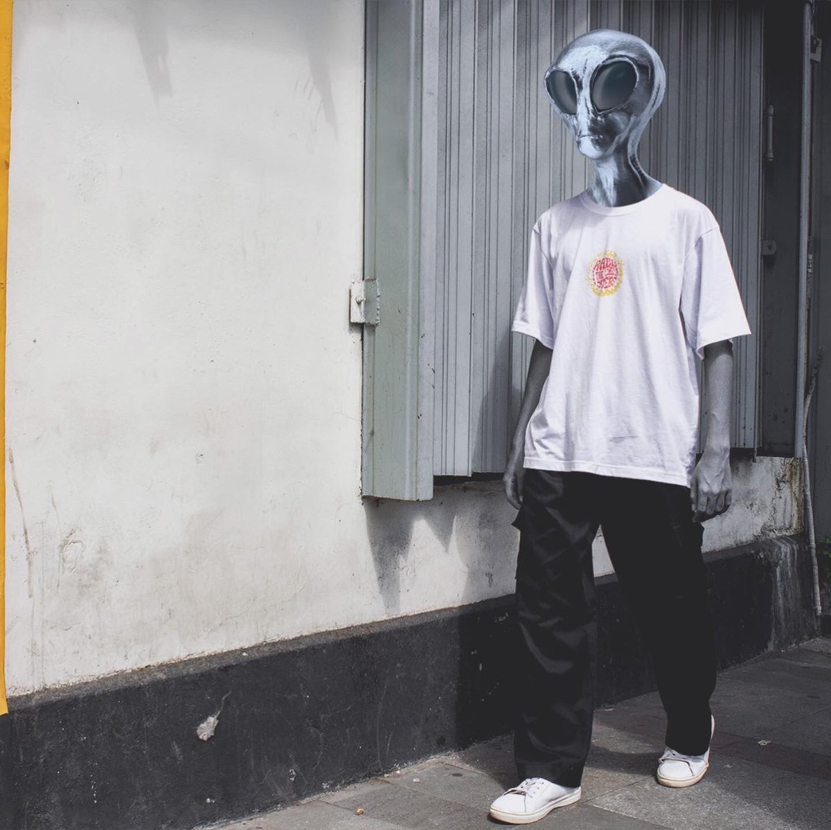 Diniagakan official merch “Adulthood is not a trap”
mahar Rp 175.000,- 
dibesut di kaos  heavyweight cotton dengan tag stitch supply, stok yang terbatas!
Yang minat boleh DM atau wa 085721473699 (gratis stiker!)
🚀💥👽

 #jualkaosband #kaosbandlokaloriginal