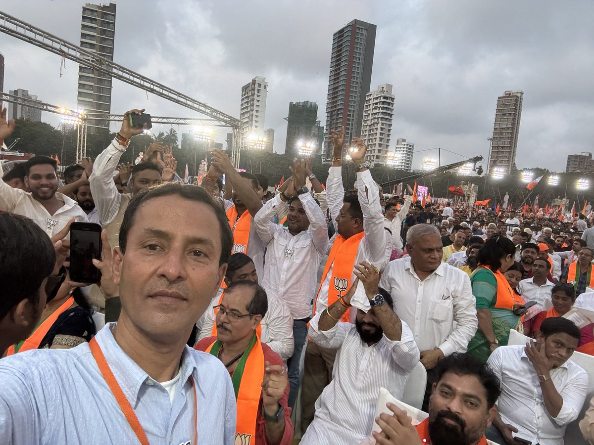 vivekanandg's tweet image. Public Meeting Shivaji Park roars #AbKiBaarFirModiSarkar 
In a short time Modiji will arrive to address Mumbaikars 

@narendramodi ji