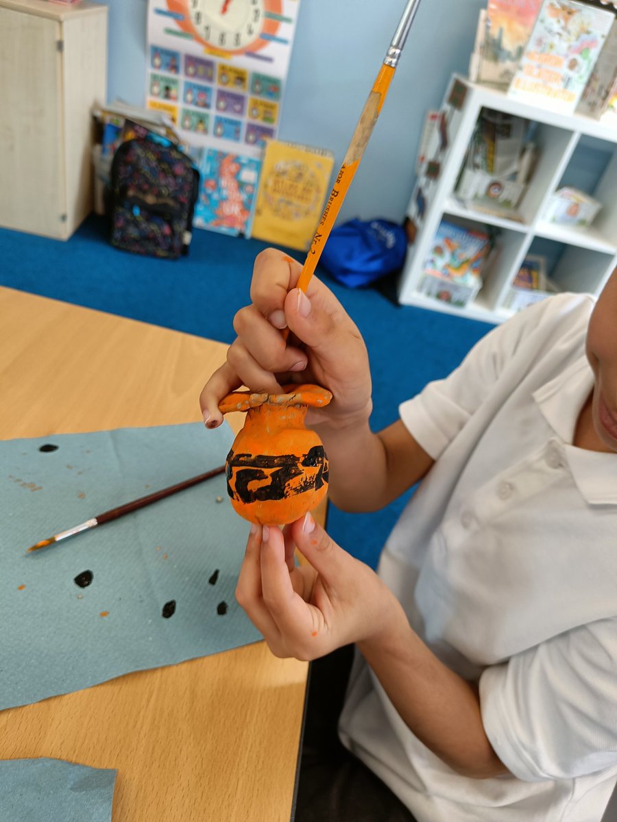 #LFP3EC had a lovely end to the day where we painted our clay pots with Ancient Greek patterns 🗿🇬🇷  The children's concentration was just remarkable!

@AETAcademies @lea_forest_aet @lea_forest_curr @Lea_Forest_HT @LFP_DHT_MrW @LFP_DHT_MrW
