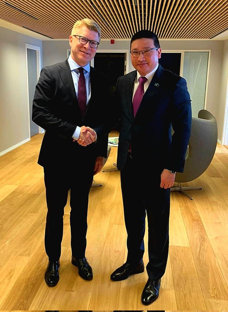 Excellent meeting with H.E. Permanent Representative Carsten Grønbech-Jensen @DKamb_EU of @DKinEU to discuss bilateral relations between #Kazakhstan & #Denmark, our cooperation within the #EU in areas of transport, food security, climate and water issues, regional dimension, etc.