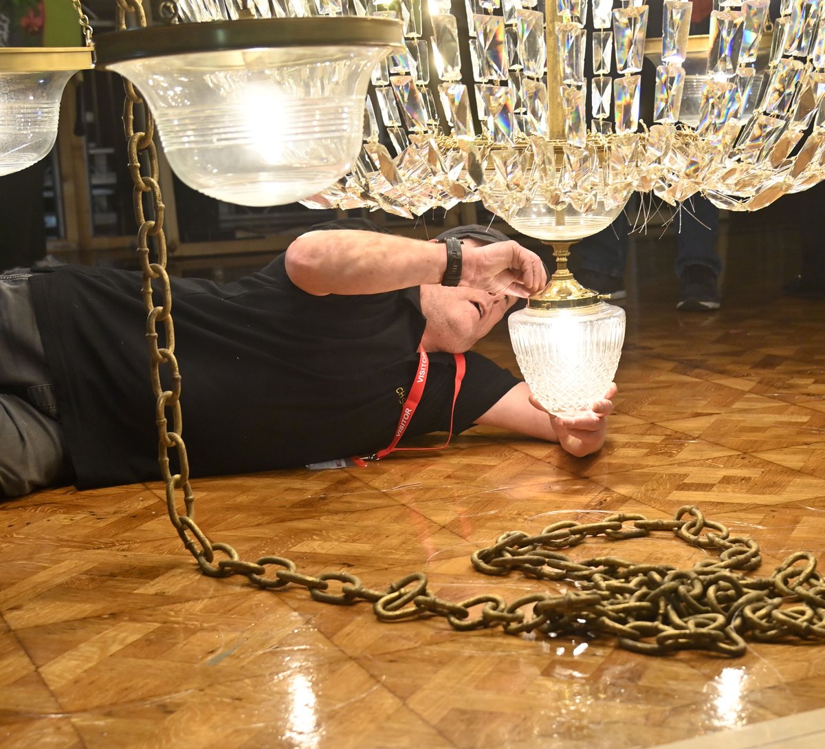 The Empress Ballroom's chandeliers, dating back to the wartime era, have been beautifully restored for the first time since 2017. The ballroom now shines brighter than ever as it prepares to host over 2,000 dancers at the upcoming Dance Festival. ℹ️ bit.ly/wintergardensc…