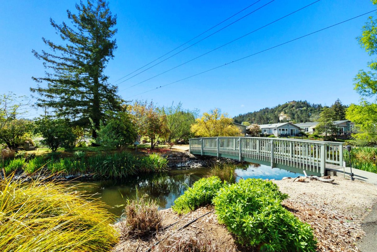 alexchowhomes's tweet photo. #SpringLakesPark
225 Mount Hermon Rd
#ScottsValley, CA #95066 

#SpringLakes 55+ #MobileHomePark: Tucked away in a great location, Spring Lakes offers a beautiful pool, clubhouse, putting green, shuffleboard, and more. 🛝 

/ AlexChowHomes 🏠
☎️ (408) 463-6535

#Realtor #SanJose https://t.co/4ia83zVPbq