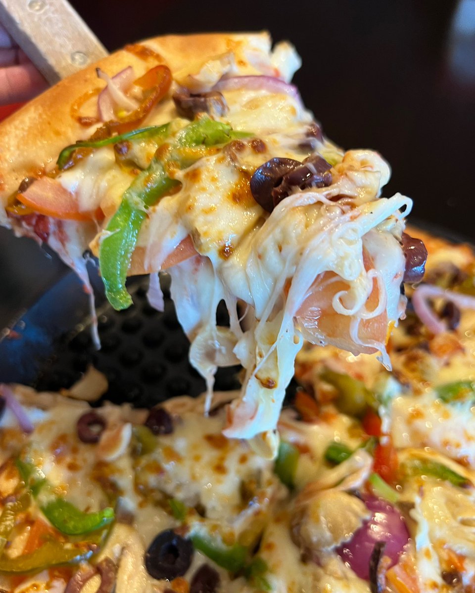 Happy Friday y’all! 🤩 This Veggie Pizza is topped with EXTRA Cheese, Onions, Sweet Peppers, Green Peppers, Tomatoes, Mushrooms, Kalamata Olives. Come get some! 

#patspizzalewes #bestpizzaintown #friday #pizza #cheesy #veggies #extracheese #eats #eeeeeats #yum #foodie #lewes