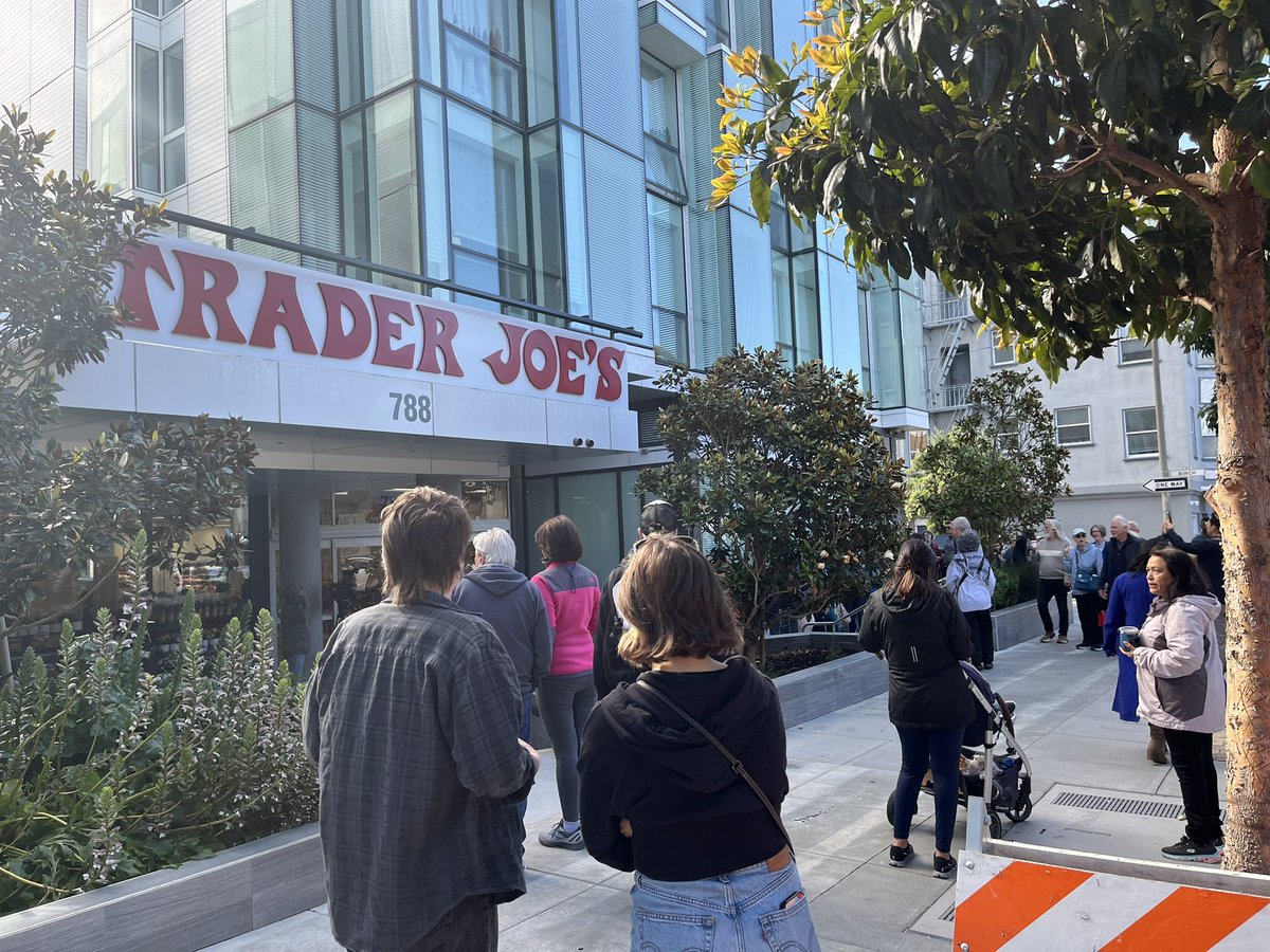 Nice crowd waiting for the Trader Joe’s opening this morning in Hayes Valley.  Ribbon cutting in 10 minutes.