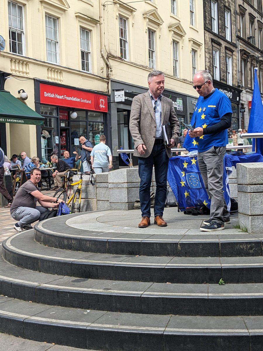 It was great to have @AlynSmith (our Vice President) join our @Stirling4Europe street stall en route to the @YSINational #OurEuropeanFuture conference. We look forward to attending tomorrow to join the conversation. 🏴󠁧󠁢󠁳󠁣󠁴󠁿🇪🇺