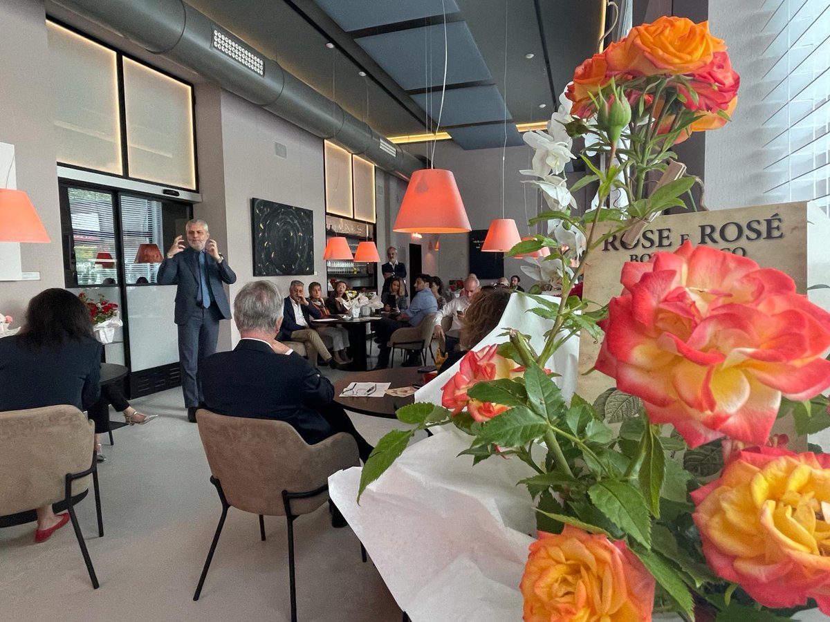 🌹 L' 1 e il 2 giugno 2024 a #Bossolasco, in Alta Langa, si terrà "Rose e Rosé – Festa della Fioritura delle #Rose"
🌱
L'evento è stato presentato nei giorni scorsi alla stampa a Milano alla presenza del presidente dell'Ente Turismo, <a href="/MarianoRabino/">Mariano Rabino</a> .

#sostenibilità #biodiversità