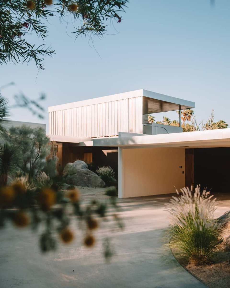 'The Kaufmann House in Palm Springs is one of the most architecturally noteworthy houses designed by Richard Neutra [...] after an extensive restoration it's now considered one of the best examples of International Style architecture!⁠' #regram @palmspringsca