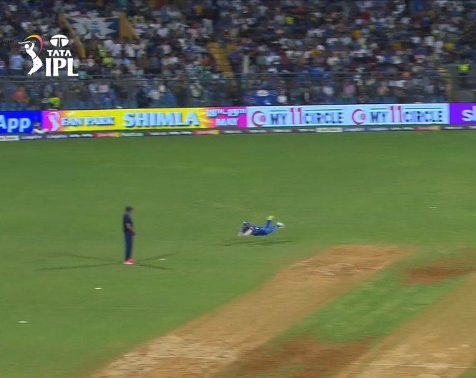 Harsha Bhogle: 🗣️ 

' Entire stadium erupted for Rohit Sharma just for his one effort. Show the kind of love he gets in wankhede.' 

#MIvsLSG