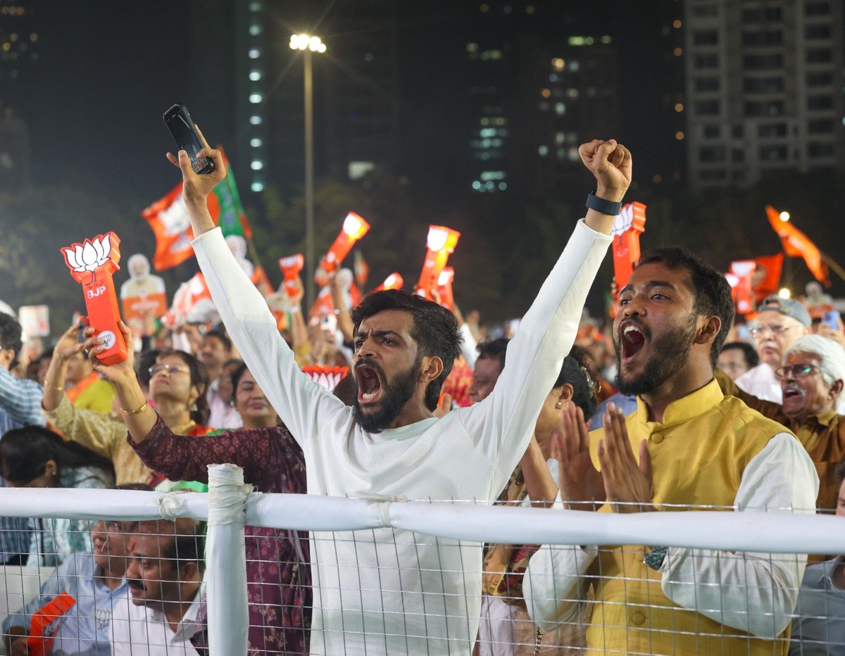 Some more pictures from the rally at Shivaji Park.