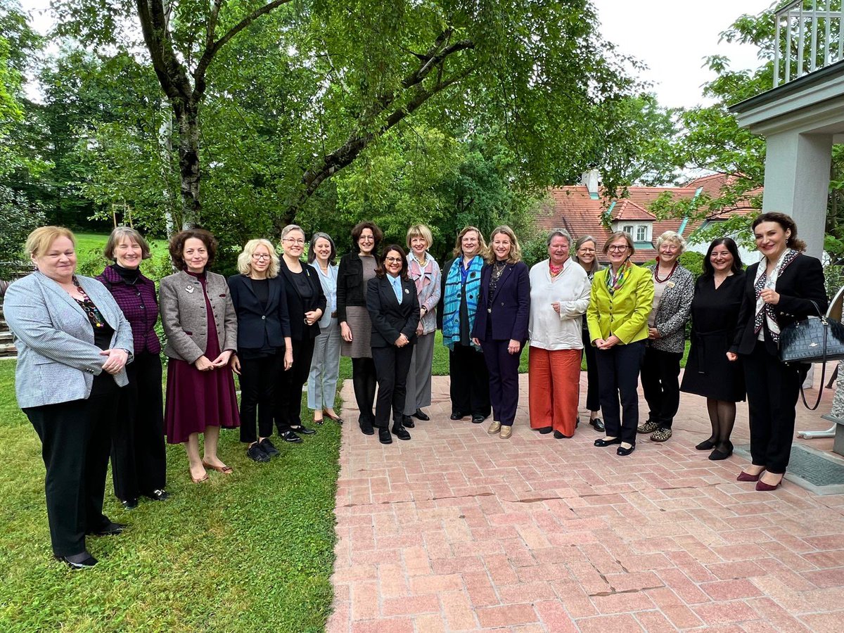 Today Women Ambassadors to @OSCE met with OSCE Secretary General @HelgaSchmid_SG and OSCE Special Representative & Co-ordinator for Combatting Trafficking in Human Beings Kari Johnstone @osce_cthb. Thank you, 🇩🇪@GER_OSCE Amb.S.Schütz, for hosting us!