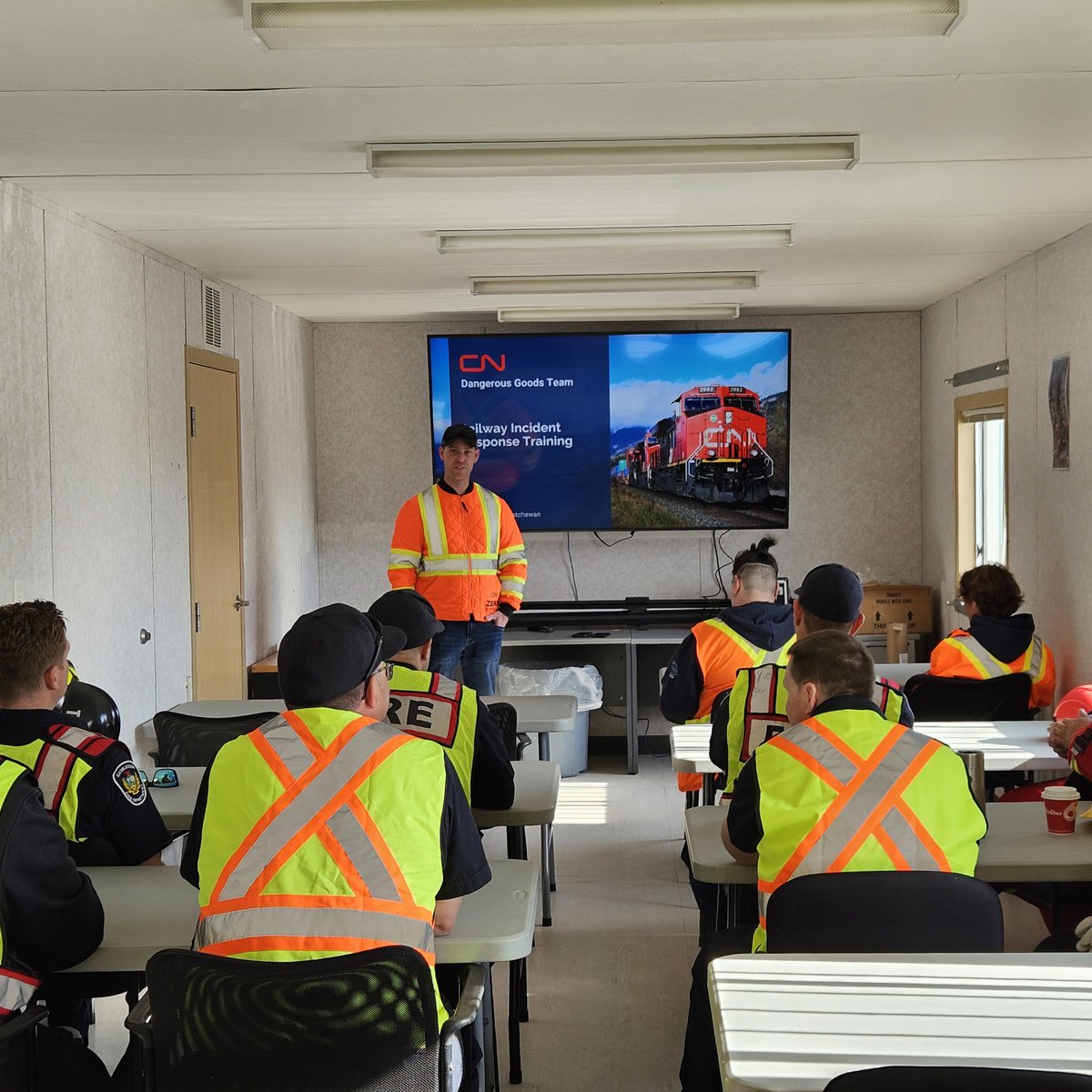 SaskatoonFire's tweet image. SFD proudly hosted a three-day @TRANSCAER training event at the Regional Training Facility, bringing together our dedicated emergency responders to enhance their preparedness for road and rail car incidents. #EmergencyPreparedness #CommunitySafety #CommunityTraining #TRANSCAER