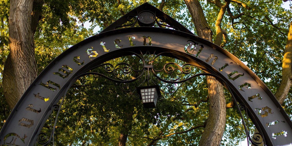 The standard program at Counseling@Northwestern is designed for students with prior counseling experience. Candidates have the option of completing the degree curriculum on an accelerated, traditional, or part-time track. Learn more:  bit.ly/392Lo01