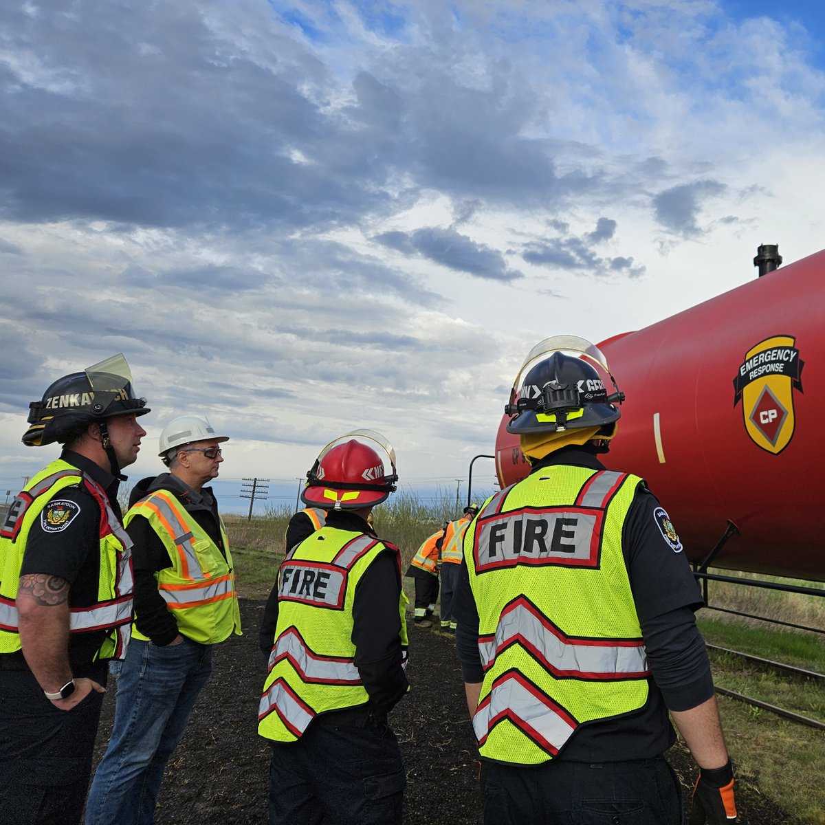 SaskatoonFire's tweet image. SFD proudly hosted a three-day @TRANSCAER training event at the Regional Training Facility, bringing together our dedicated emergency responders to enhance their preparedness for road and rail car incidents. #EmergencyPreparedness #CommunitySafety #CommunityTraining #TRANSCAER