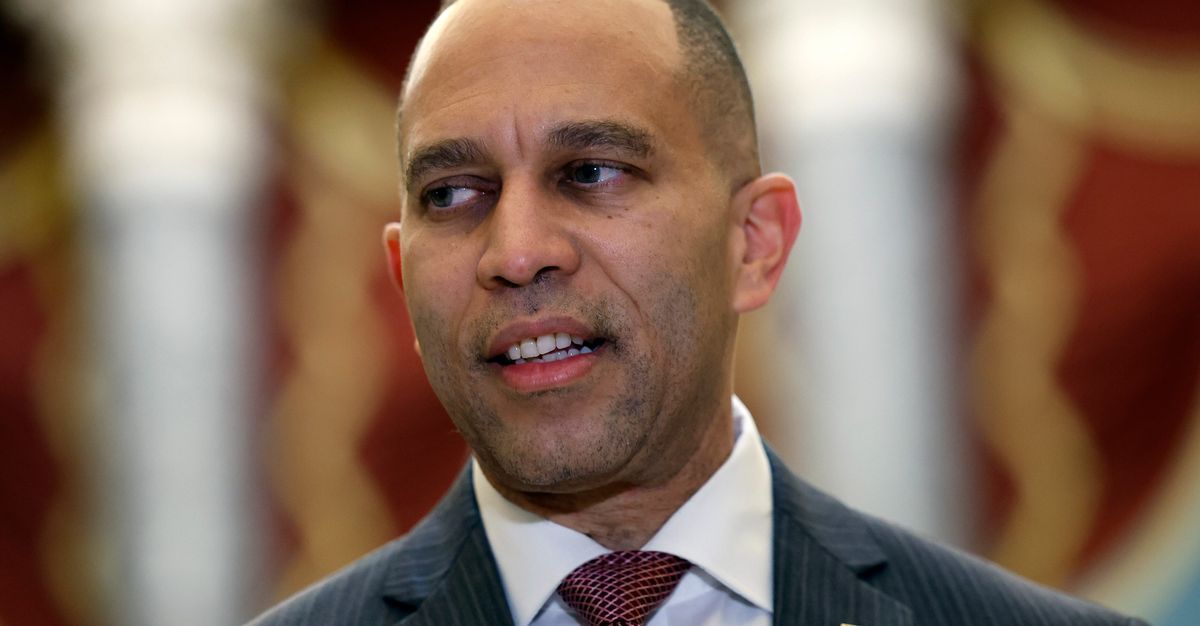 Support the Blue @SpeakerJohnson! Hakeem Jeffries Calls Out Speaker Mike Johnson Over Missing Jan. 6 Plaque buff.ly/3yh03kL