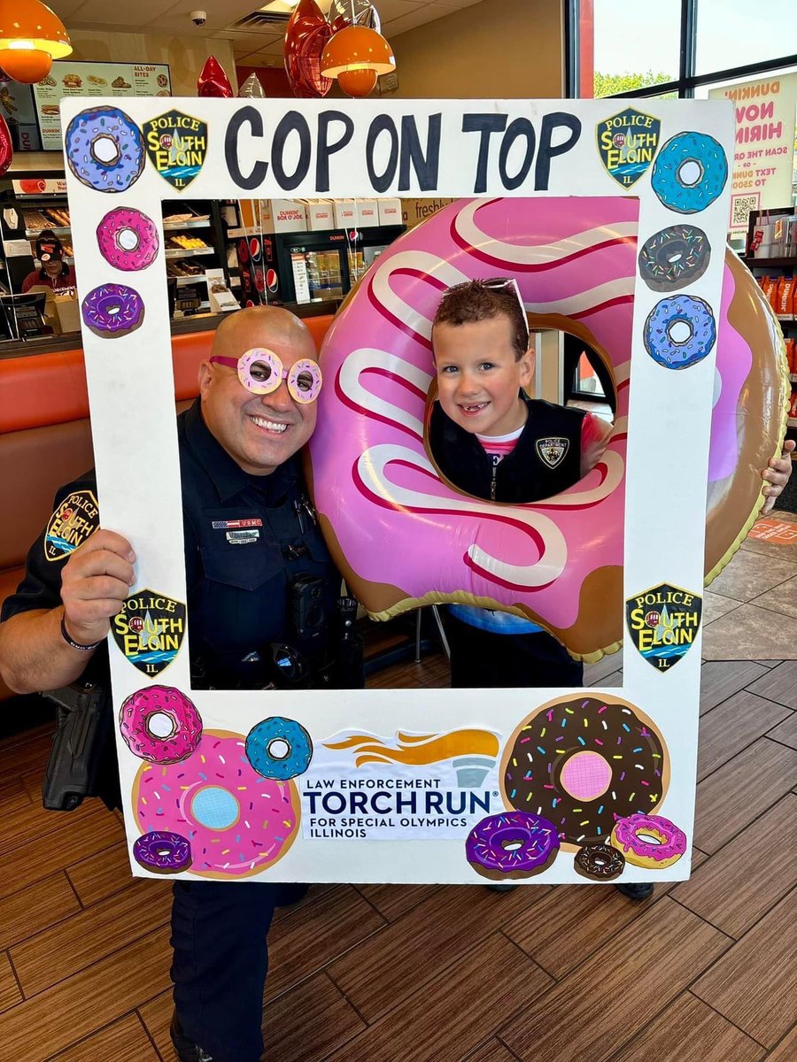 We’re seeing donuts 🍩🍩🍩 @South_Elgin #CopOnARooftop