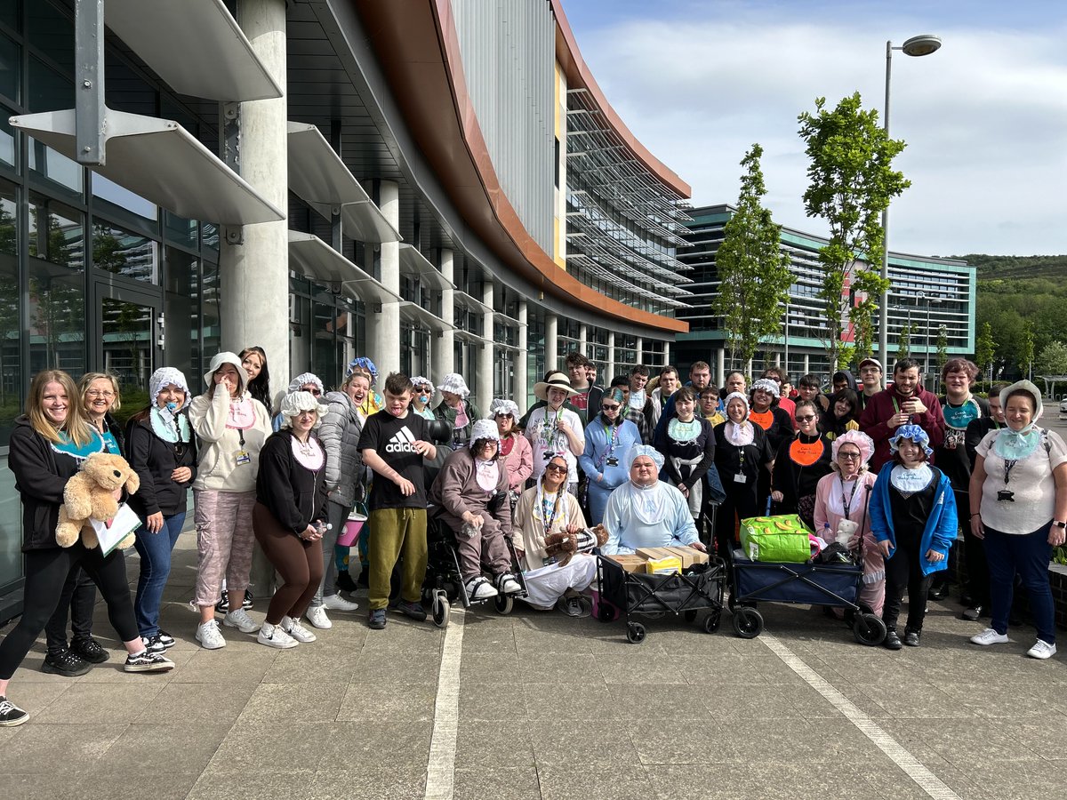 Our ILS learners have walked 3 miles to hand deliver essential baby items to #Rhondda’s Cwtch Baby Bank in support of new parents and vulnerable families in the local #community. 🍼💕 👉 Read more: cymoedd.ac.uk/community-spir…