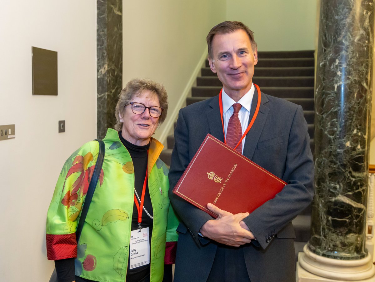 🇬🇧 The UK is leading global efforts on tackling #AntimicrobialResistance. 📷 At the #AMR Summit held @RoyalSociety, His Royal Highness The Prince of Wales, Chancellor of the Exchequer @Jeremy_Hunt and @UKAMREnvoy Sally Davies were in attendance alongside world leaders & experts.