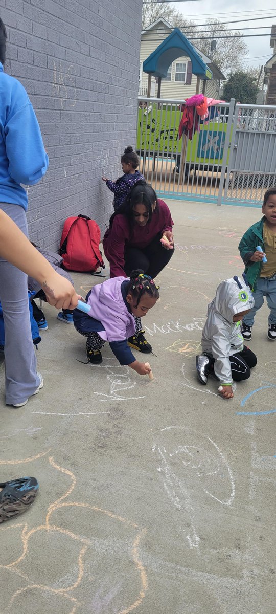 Chalk Walk and Talk! Our toddlers went on a Chalk Walk in celebration of art and creativity! A #ChalkWalk is an opportunity for children to put their art on the sidewalk for all to see and enjoy. To learn why chalk #expression is important click here: ow.ly/w4vS50RFFCJ