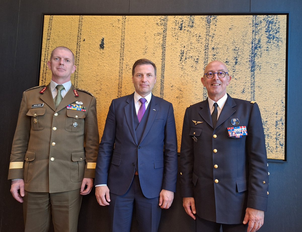 🇪🇪 DefMin @HPevkur & CHOD Gen Herem had a fruitful meeting w/ @NATO_SACT Gen Philippe Lavigne discussing NATO's path torwards Washington summit, incl Estonian ACDC (capability development initiative) and what the allies can do more to help 🇺🇦 #WeAreNATO #LennartMeriConference