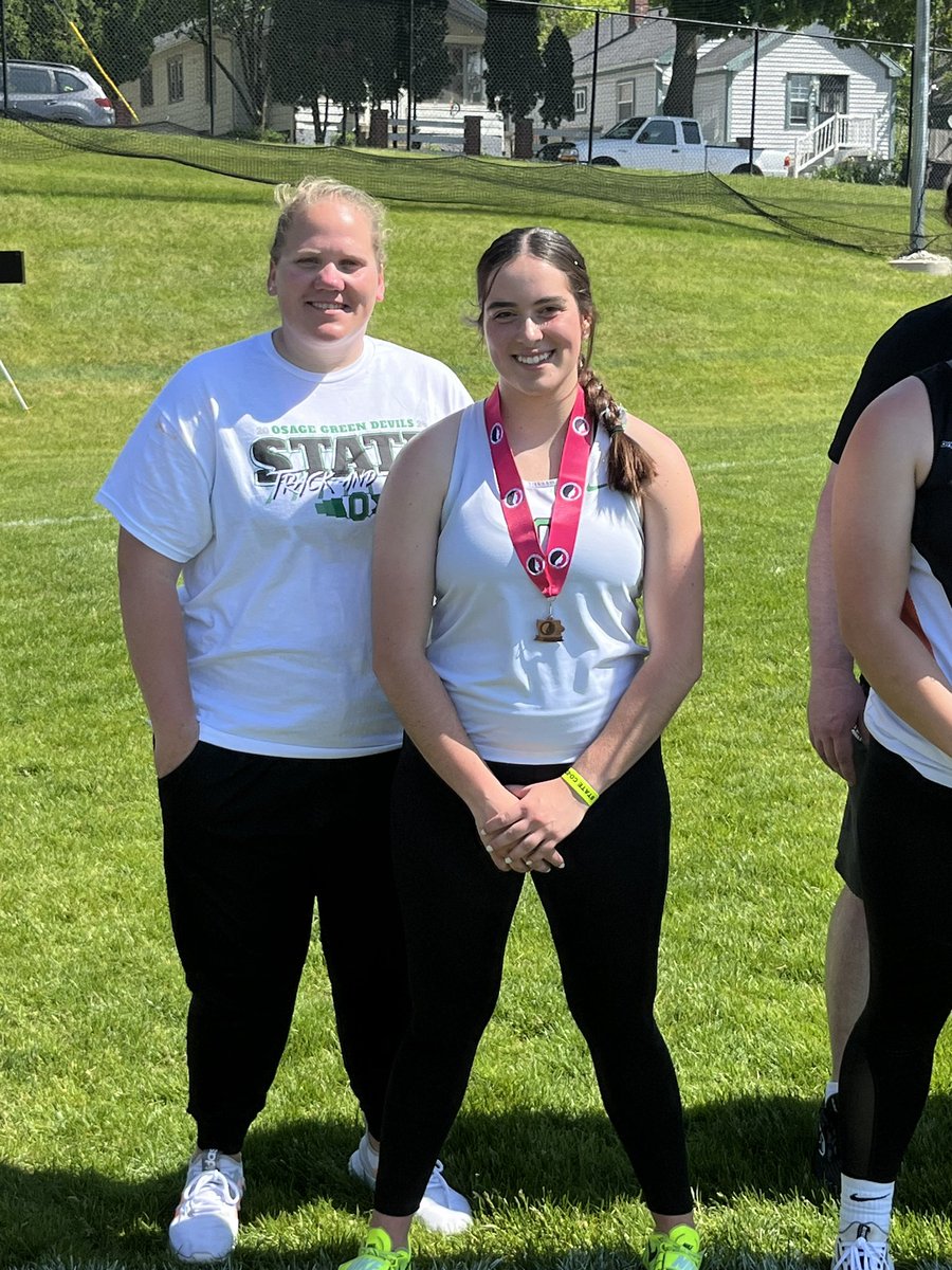 🚨🚨SCHOOL RECORD🚨🚨
Ericka Power throws a 121-00 in her final throw of her high school career to break her own school record and finish 7th in Class 2A Discus! Great way to cap off her high school career!
<a href="/OsageAthletics/">Osage Athletics</a> <a href="/MrsSchwamman/">Barb Schwamman</a> <a href="/nwpeters/">Nolan W. Peters</a> @EJsportsKristi