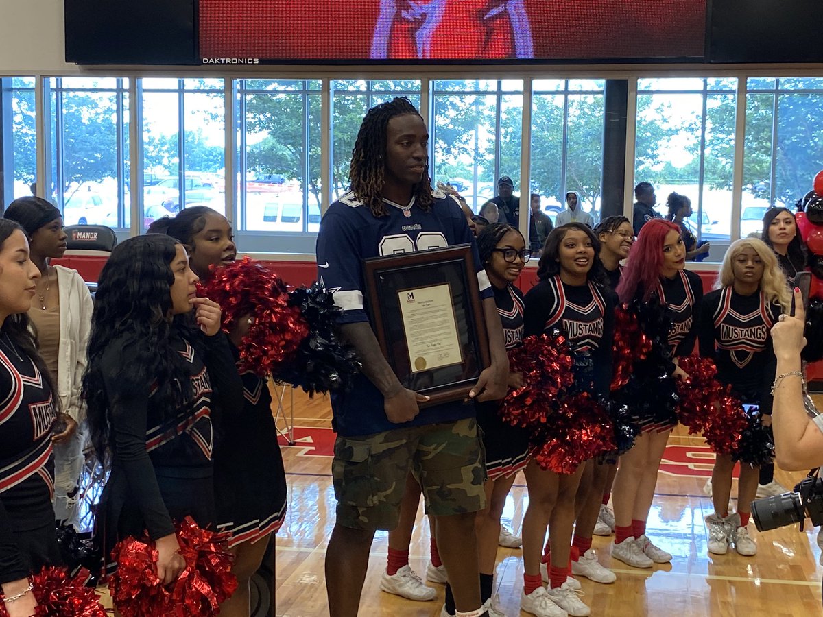 Tyler Guyton, first round pick of @dallcowboys and Manor graduate. Great athlete and even better human being! #ManorStrong @ManorISD @Manor_Sports