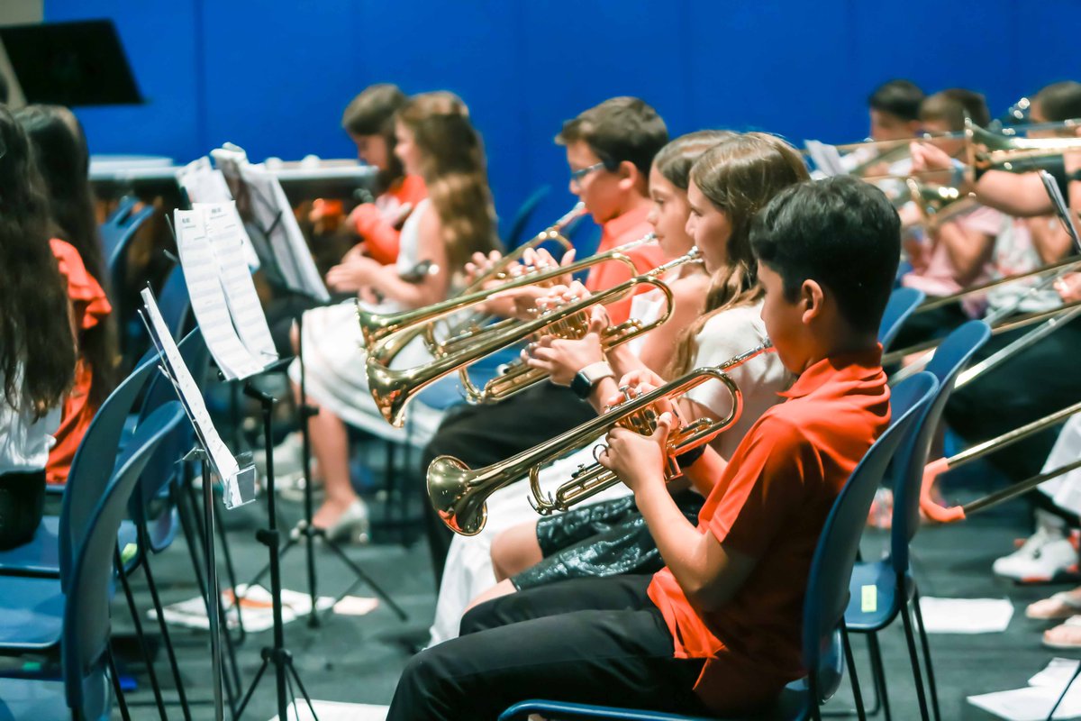 UnityDelray's tweet image. This week, our talented students from grades 4-8, Chorus, and Jazz Band took the stage and delighted us with their incredible performance at the Spring Concert &amp;amp; Art Exhibition! 🎶🎨✨ #UnitySchool #SpringConcert #MusicAndArt