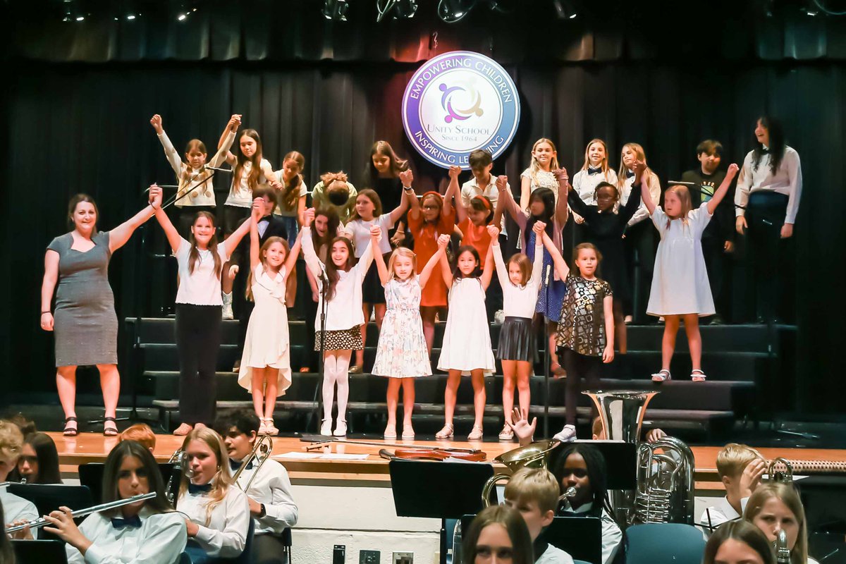 UnityDelray's tweet image. This week, our talented students from grades 4-8, Chorus, and Jazz Band took the stage and delighted us with their incredible performance at the Spring Concert &amp;amp; Art Exhibition! 🎶🎨✨ #UnitySchool #SpringConcert #MusicAndArt