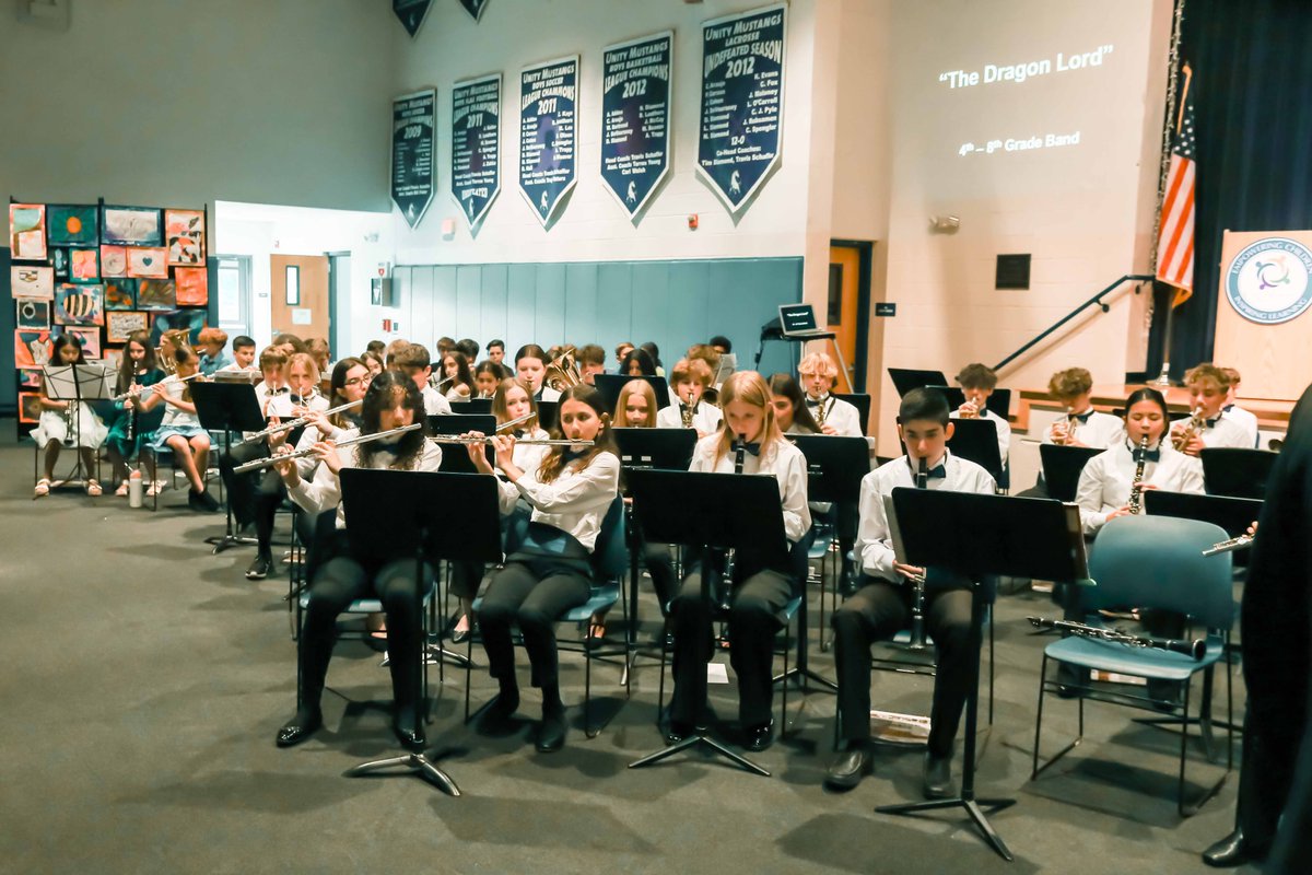 UnityDelray's tweet image. This week, our talented students from grades 4-8, Chorus, and Jazz Band took the stage and delighted us with their incredible performance at the Spring Concert &amp;amp; Art Exhibition! 🎶🎨✨ #UnitySchool #SpringConcert #MusicAndArt
