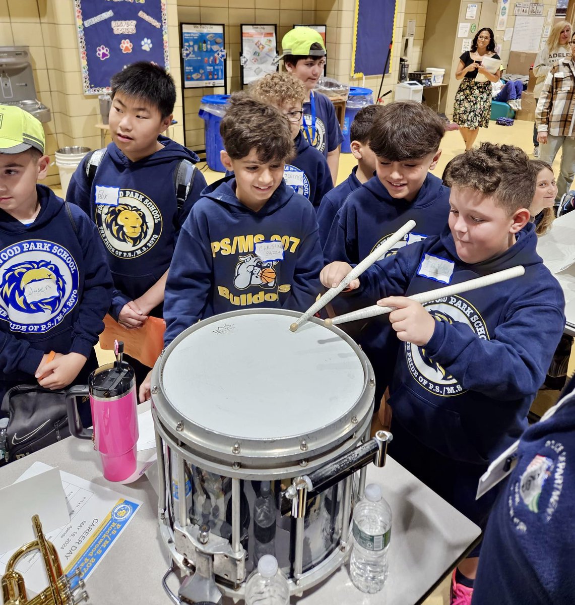 We gathered with members of the #NYPDPoliceBand for Career Day at PS 207 Rockwood Park. 

It’s always brings us great joy showing music and educating the youth of NYC on what it’s like to be a #NYPD Police Officer.  Special thank you to @NYPDCommAffairs. 
@NYPDnews