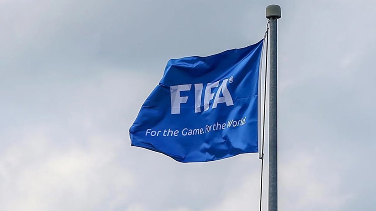 FIFA Başkanı Gianni Infantino, Filistin Futbol Federasyonu'nun İsrail'in futboldan men edilmesi talebini değerlendirmek için bağımsız hukuki tavsiye alacağını söyledi.