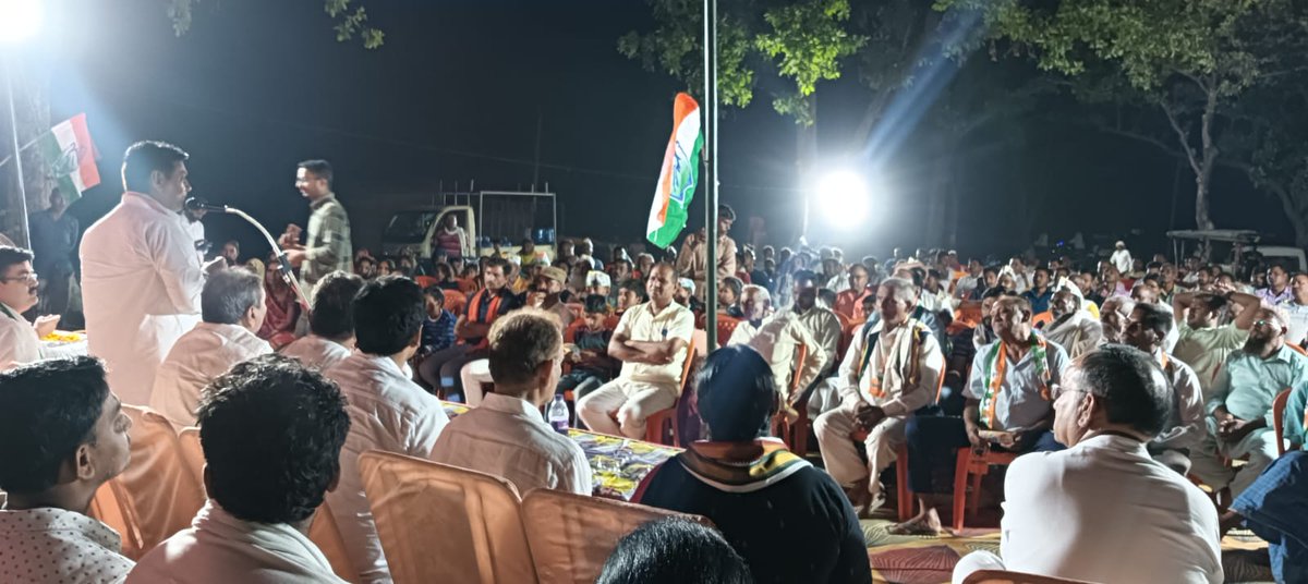 IamMadanMeghwal's tweet photo. लोकसभा क्षेत्र अमेठी में
आज @INCRajasthan के अध्यक्ष श्री @GovindDotasra जी ने कांग्रेस के लोकप्रिय प्रत्याशी श्री @KLSharmaAmethi जी के पक्ष में नुक्कड़ सभा को सम्बोधित कर वोट एवं समर्थन की करी अपील !!
@INCIndia
@ashokgehlot51
@kharge @RahulGandhi @priyankagandhi https://t.co/UTfWS3FaQ8