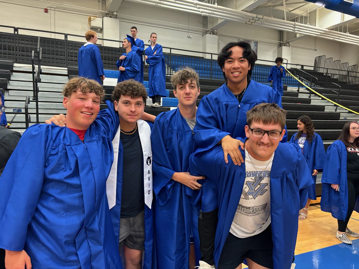 Seniors getting ready for their Graduation this Saturday.  Sure going to miss these dudes next year!!