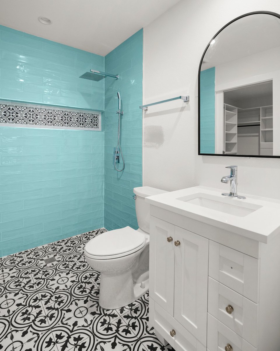 FrecciaGroup's tweet photo. Just presented the finishing touches on our University Hills project's bathrooms, and we're thrilled with the result! Can't wait for you to see the final shots of this home transformation. Stay locked in! 
.
.
.
.
.
.
#AustinGeneralContractor #ATX #AustinCustomBuilder #AustinTX https://t.co/l9SlCUdnYx