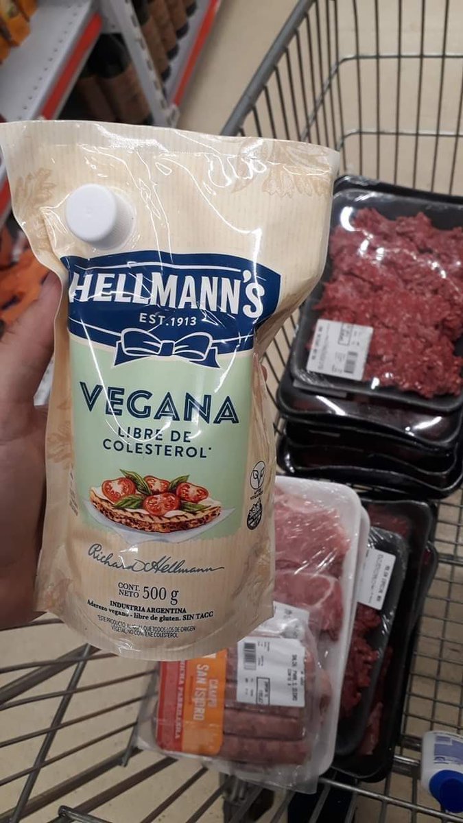 Amigos, si van a comprar mayonesa por favor compren esta vegana, así evitamos el maltrato a los animales y disminuimos el impacto de las empresas de explotación animal.

Se la recomiendo, es un 10/10