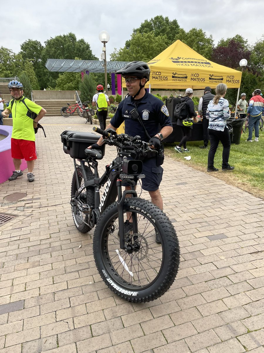 Thanks to @MWCOG and the Bike Steering Committee for orchestrating another tour de force @BikeToWorkDay across the region, from your partners in @ArlingtonVA! @ArlingtonVaPD