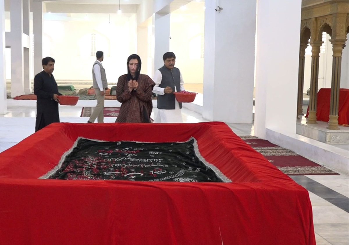 PPP (@mediacellppp) on Twitter photo LARKANA, May 17: Bibi <a href="/AseefaBZ/">Aseefa B Zardari</a> visited the Bhutto family's graveyard in Garhi Khuda Bakhsh for the first time since taking oath as MNA on 15th April. She laid floral wreaths at the graves of her mother Shaheed Mohtarma Benazir Bhutto, her maternal grandfather Shaheed Zulfikar LARKANA, May 17: Bibi <a href="/AseefaBZ/">Aseefa B Zardari</a> visited the Bhutto family's graveyard in Garhi Khuda Bakhsh for the first time since taking oath as MNA on 15th April. She laid floral wreaths at the graves of her mother Shaheed Mohtarma Benazir Bhutto, her maternal grandfather Shaheed Zulfikar