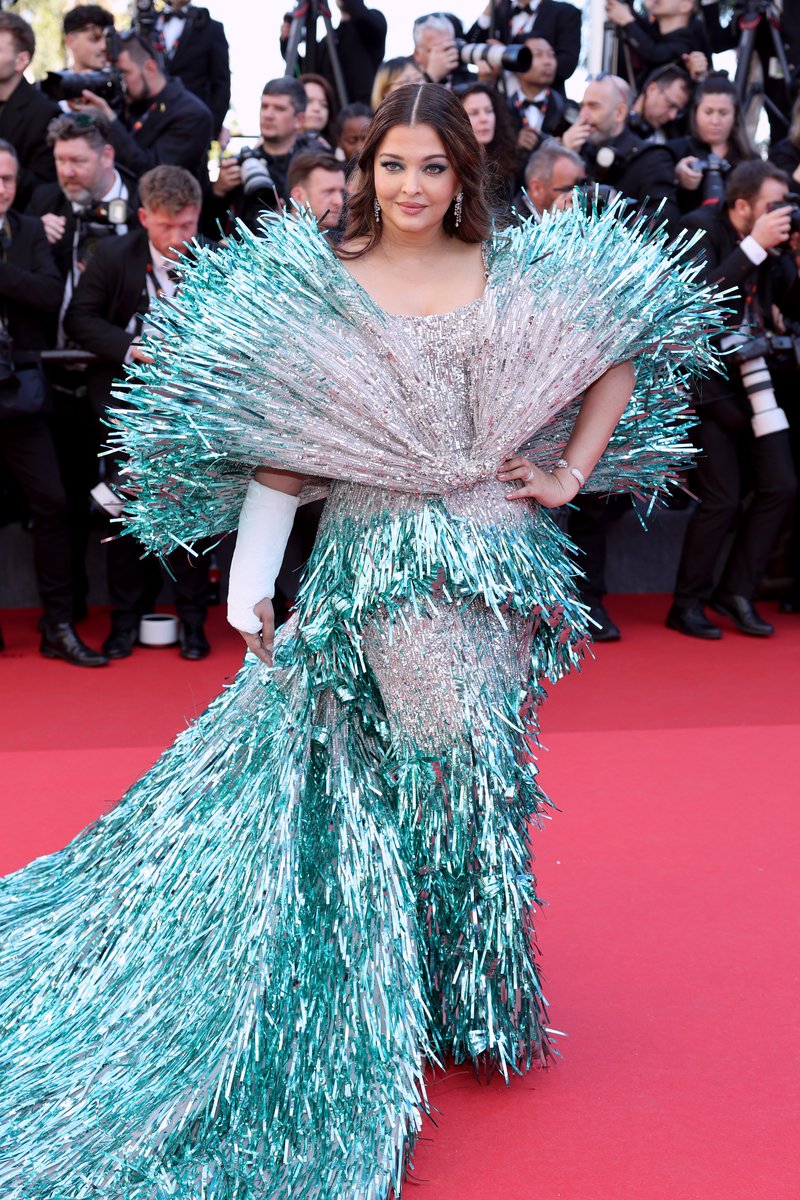 Take a look at #AishwaryaRai’s Day 2 outfit at #Cannes

#cannesfilmfestival