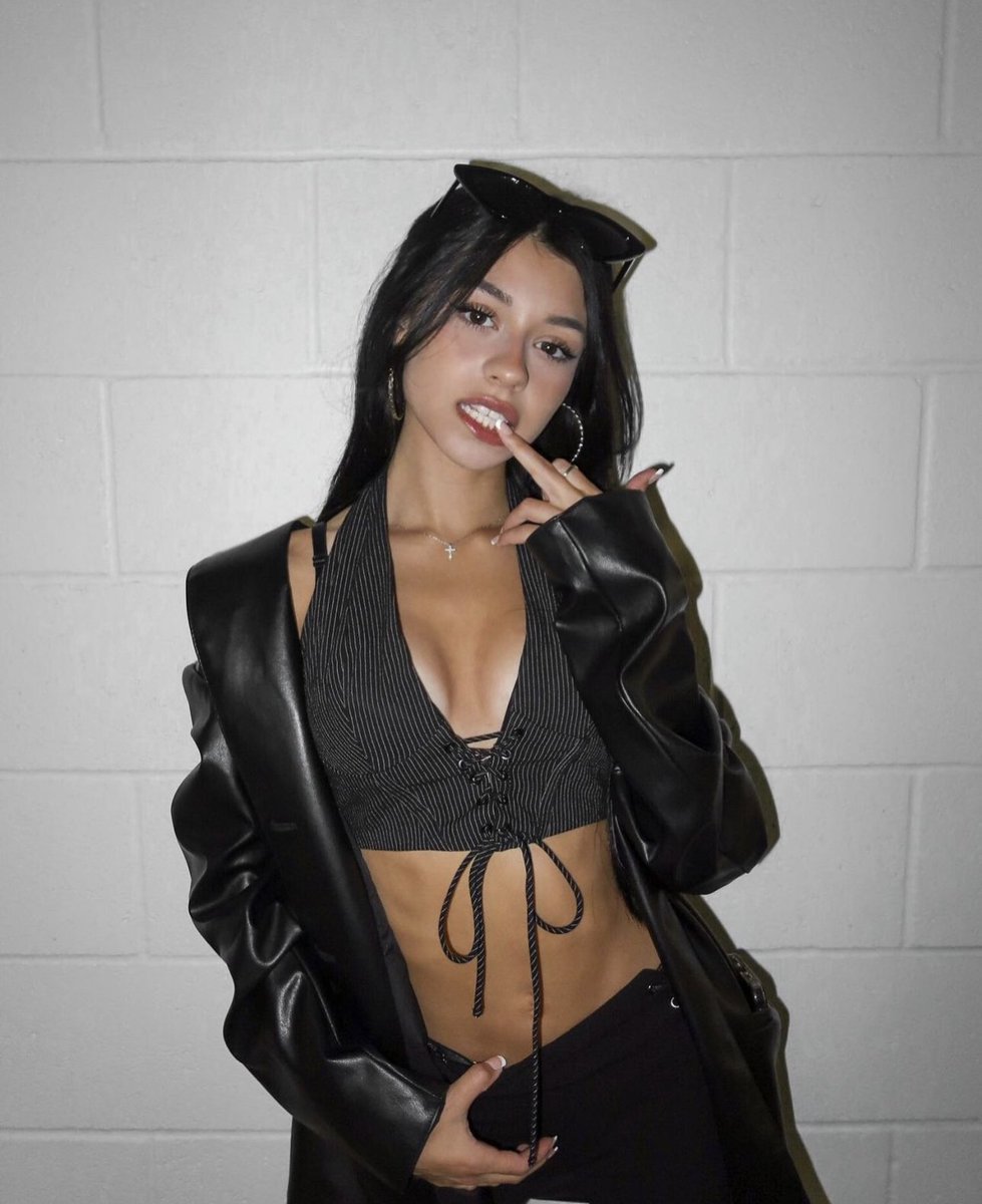 celeblo7's tweet image. Making a pinned cause im dumb

-19 (He/Him)
-Bi (fem lean)
-Switch (sub lean)
-Hard/soft kinks
-Limits are scat, gore and illegal stuff
-Dms open if you aren't weird

Rt very appreciated 💕
Dm for content removal