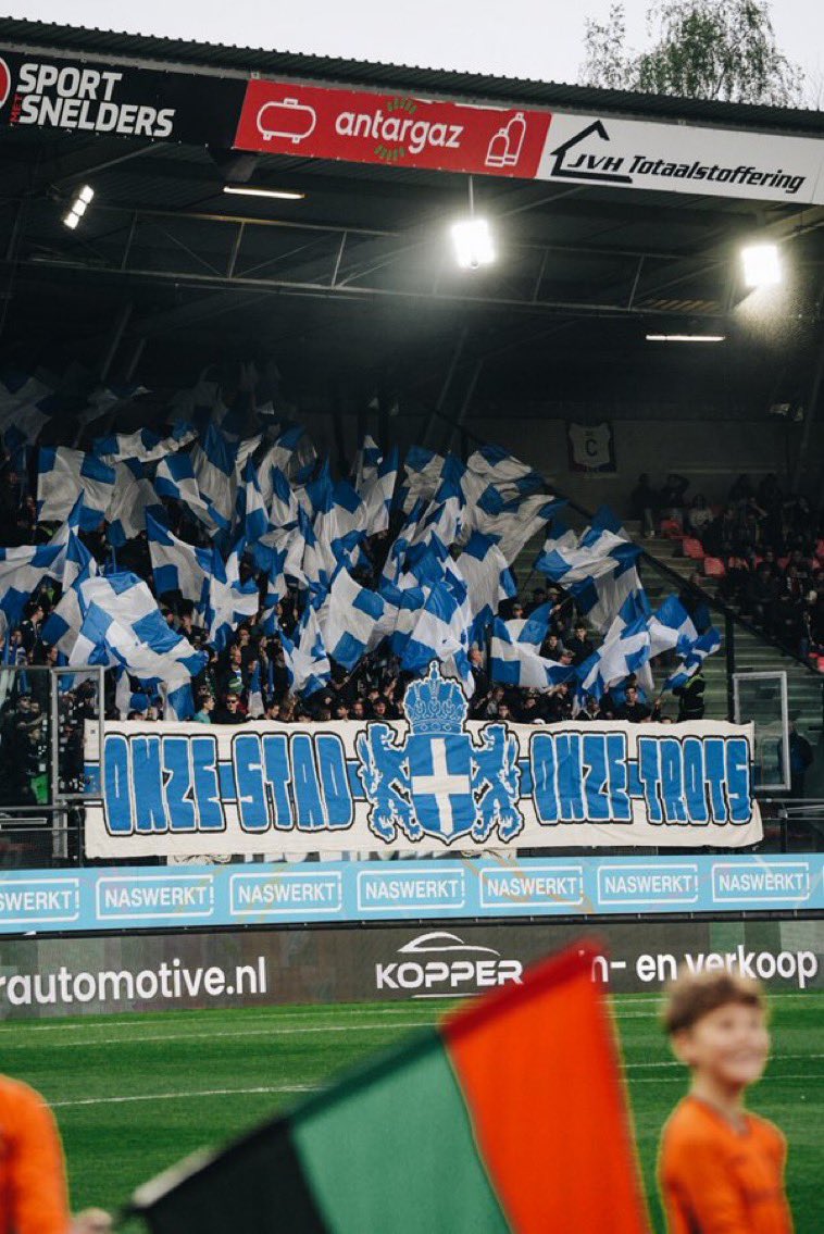 Seizoensoverzicht 2023/2024 
<a href="/PECZwolle/">PEC Zwolle</a> 

Gem. uitsupportersaantal: 432
Uitverkochte uitvakken: 5
Boycot: 1
Hoogste aantal: 1.200 (sc Heerenveen)

📸: Uitvak NEC Nijmegen 14-04-2024