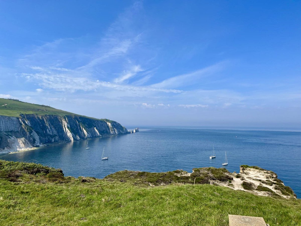 ☀️ The stunning rugged sea sculpted coast of Alum Bay brimming with life and radiance today, welcoming in the weekend. 

#feelinginspired #islandinspired #isleofwightliteraryfestival #ilovewight #visitisleofwight #isleofwight 
#isleofwightlitfest #literaryfestival  #litfestival