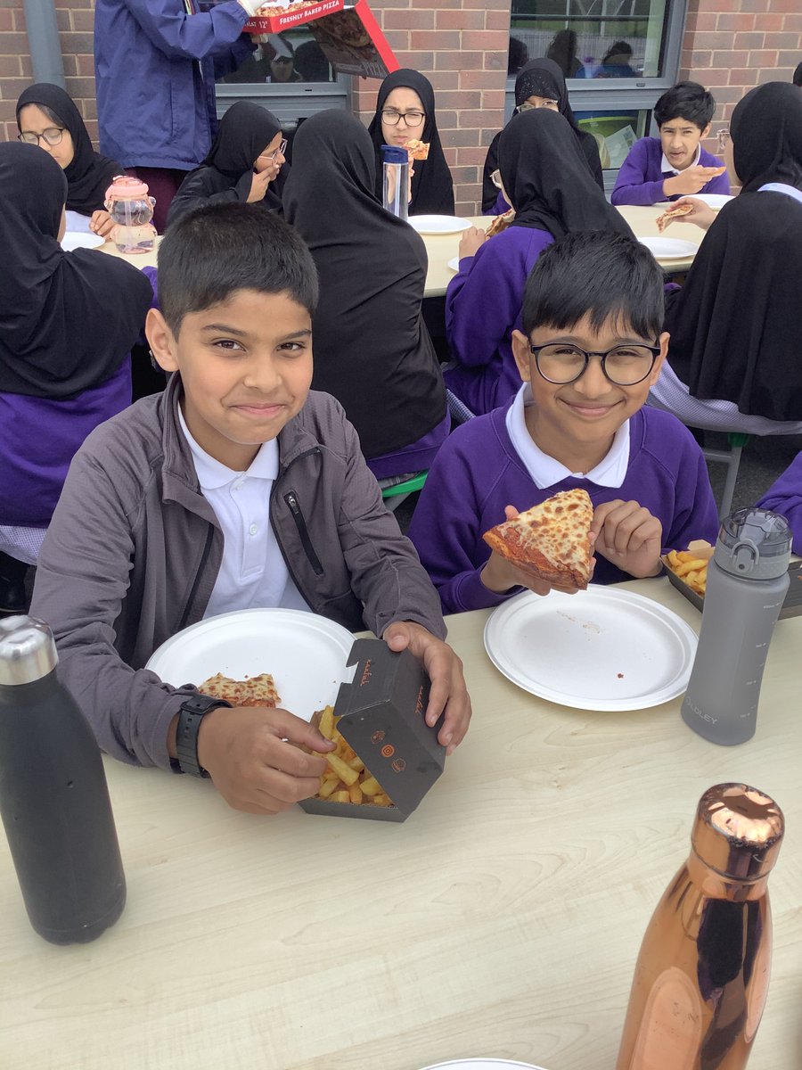 A pizza treat to finish off the week! #Year6 #SATs #Ambition #PostivieAttitude #Wellbeing #MentalHealthAwarenessWeek #Friendships #CreatingMemories #WeAreSTAR