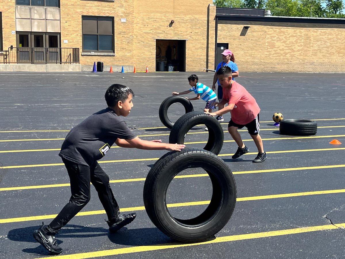 Field Day was a success. We had a beautiful day and the kids had so much fun. Thank you to @physed21 and @PalterWilliam for putting it together and to those running the stations. 
#roybulls #d83shines #fieldday
