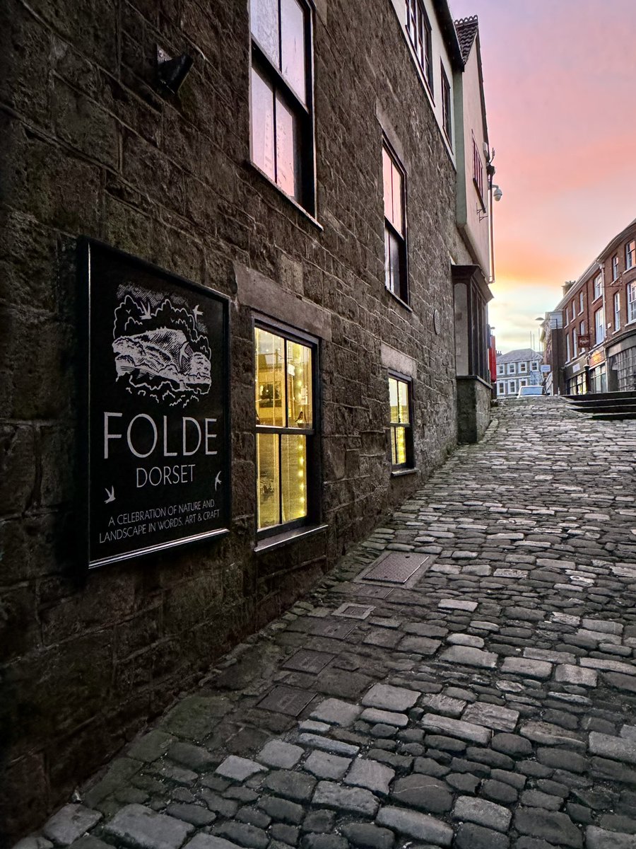 Oh the joy of the cobbles street at sunset! Our lovely award winning bookshop is open tomorrow 10-5 for all your bookish needs, and online too. 
#indieBookshop #shaftesbury #dorset #shoplocal #bestindiebookshopsouthwest #nibbies